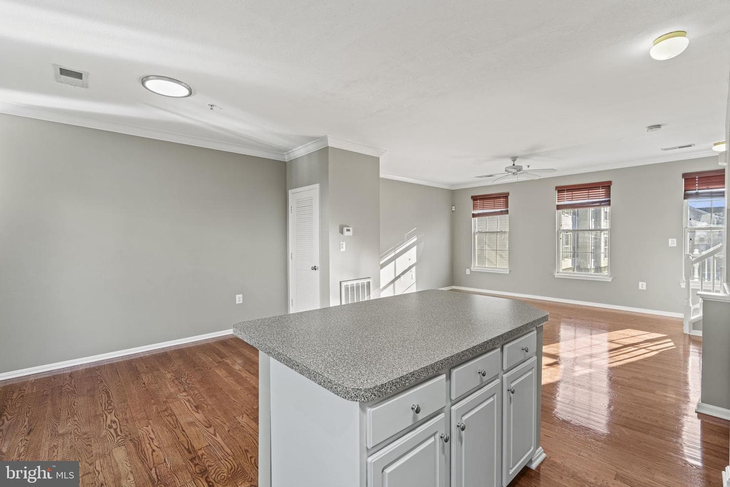 21813 Kelsey Square photo 11
