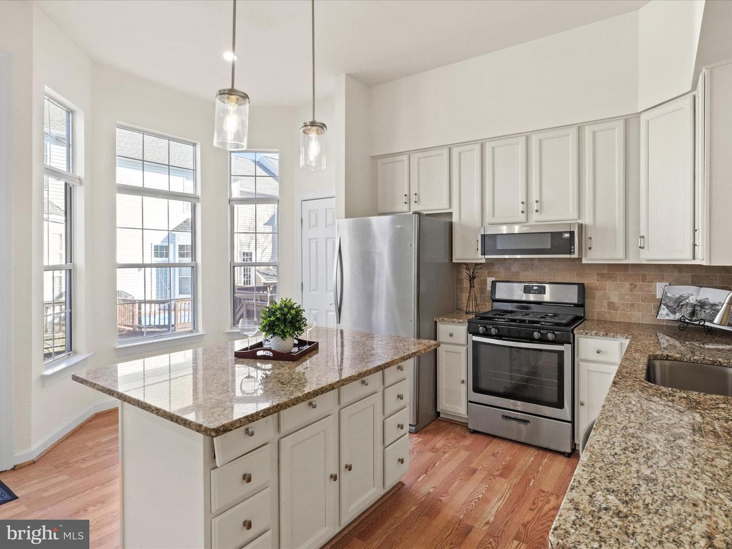 20555 Warburton Bay Square photo 11