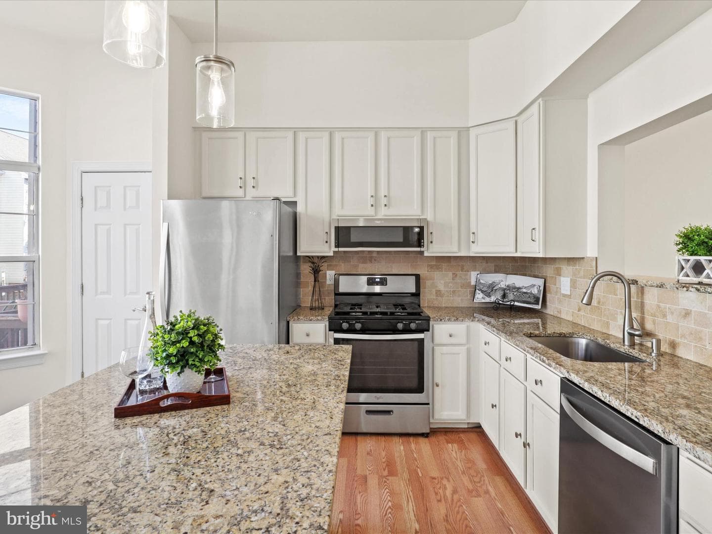 20555 Warburton Bay Square photo 9