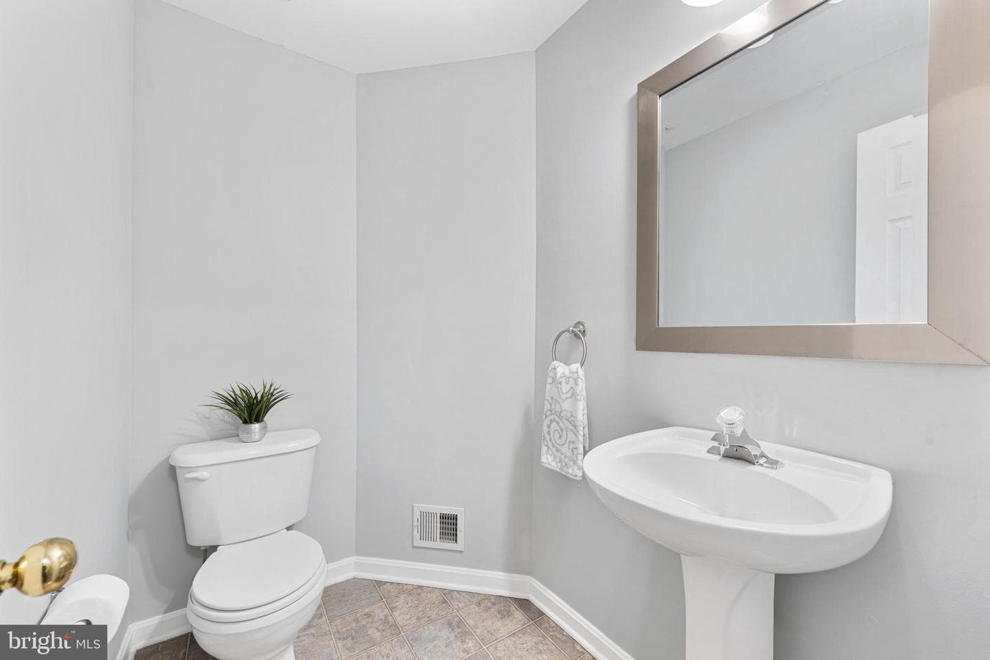 42698 Latrobe Street photo 19