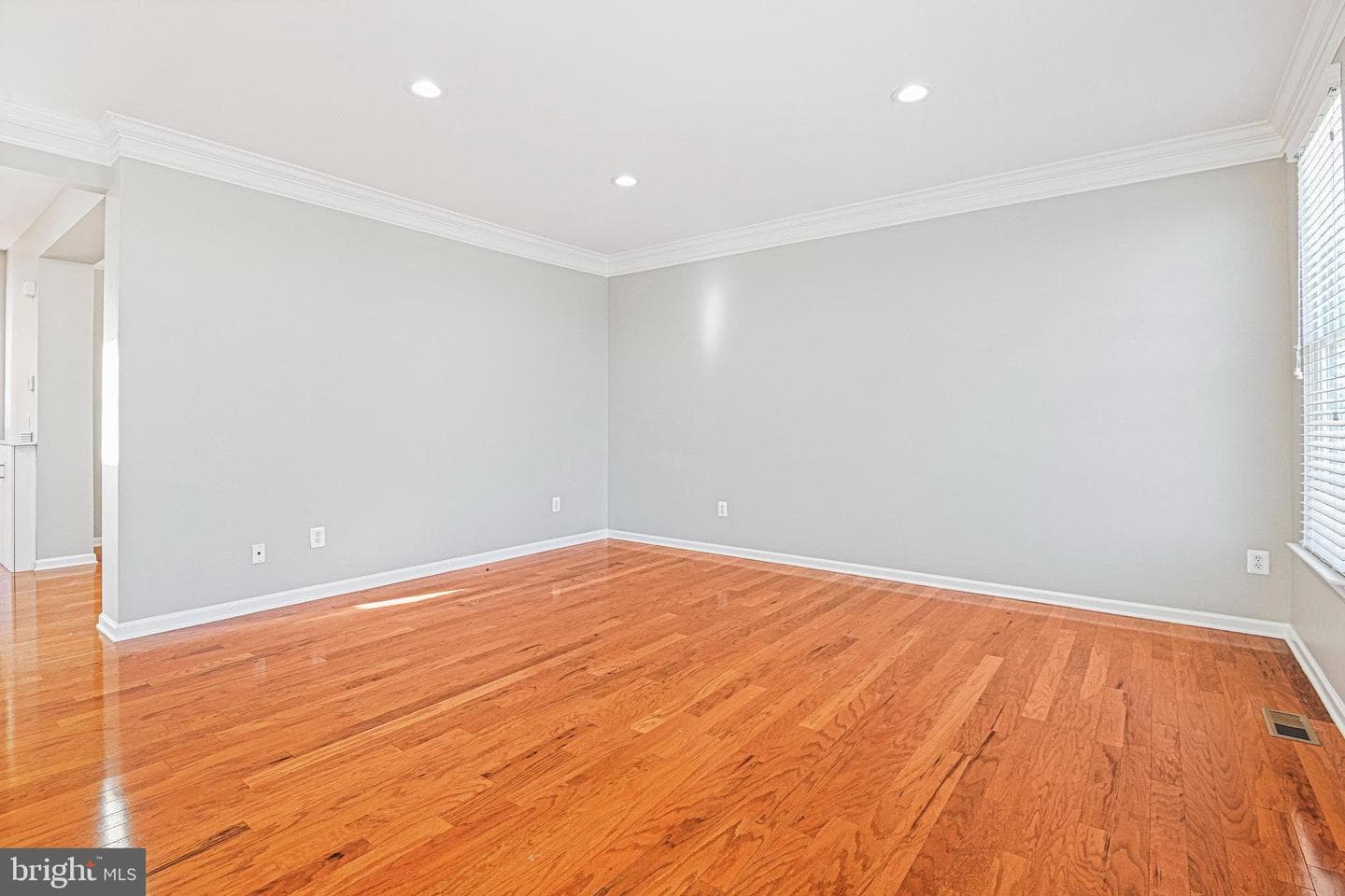 25663 America Square photo 6