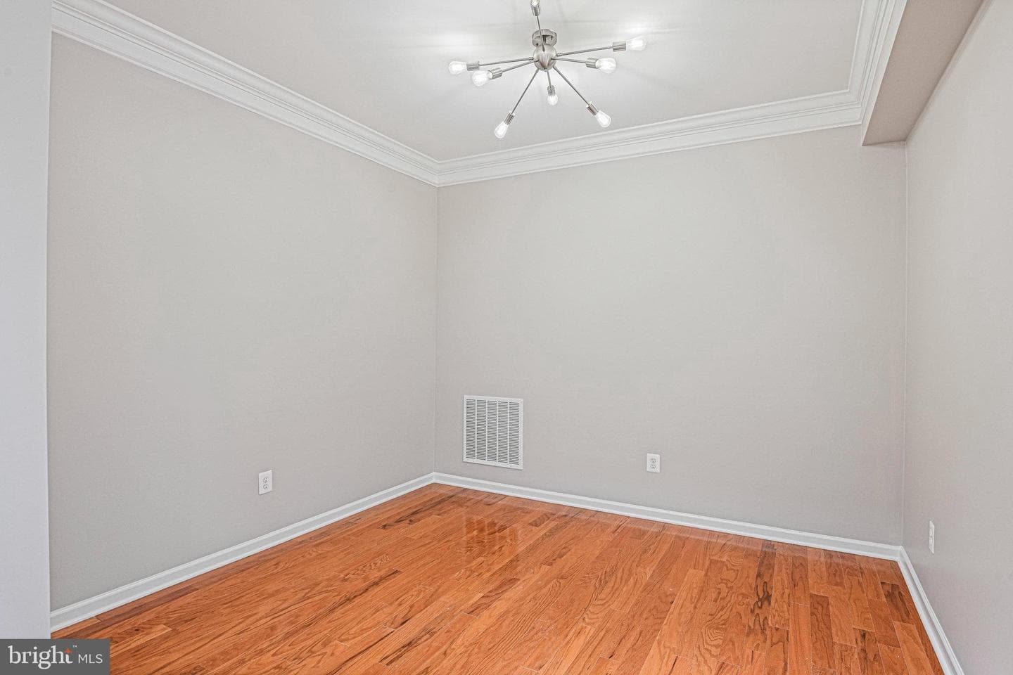 25663 America Square photo 9