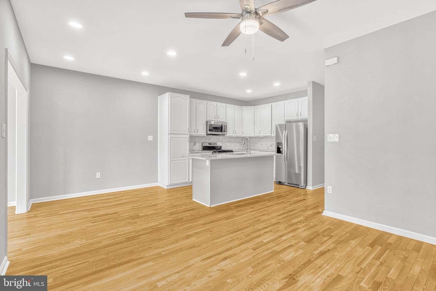 45560 Grand Central Square photo 14