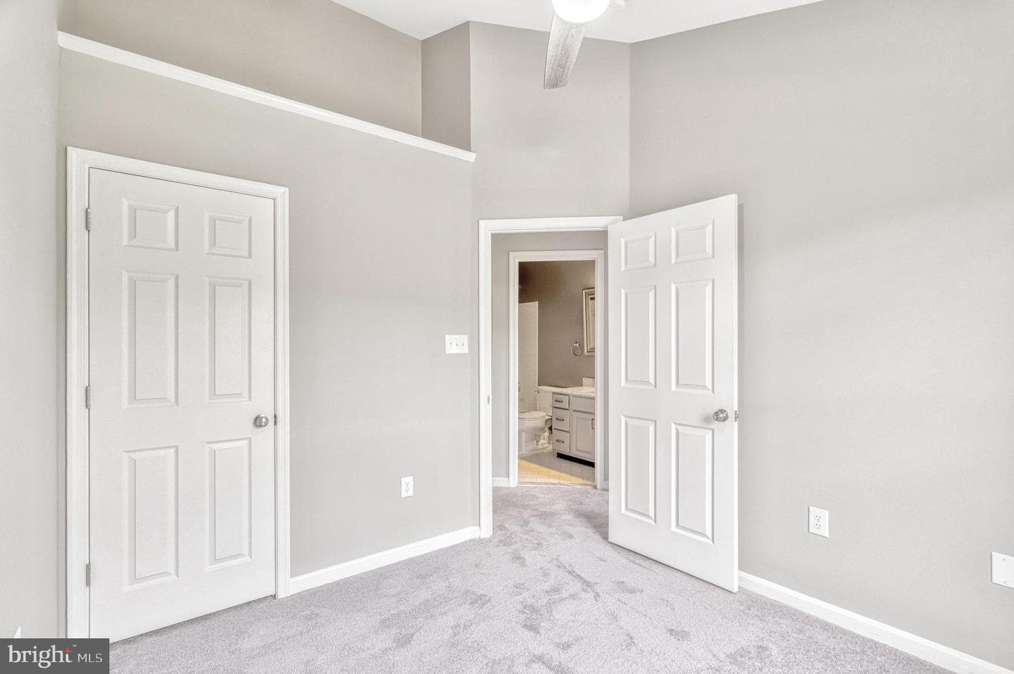 45560 Grand Central Square photo 32