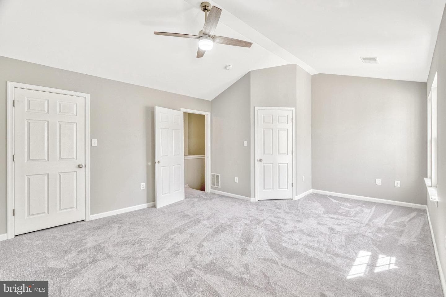 45560 Grand Central Square photo 38