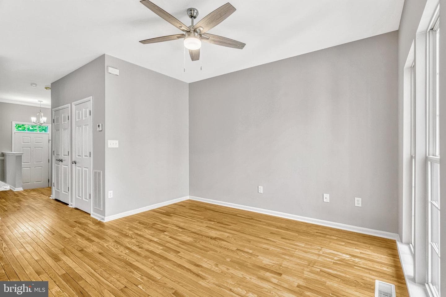 45560 Grand Central Square photo 7