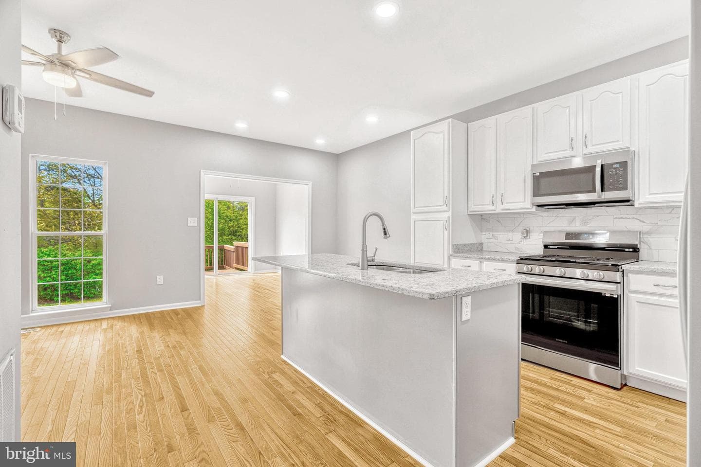 45560 Grand Central Square photo 9