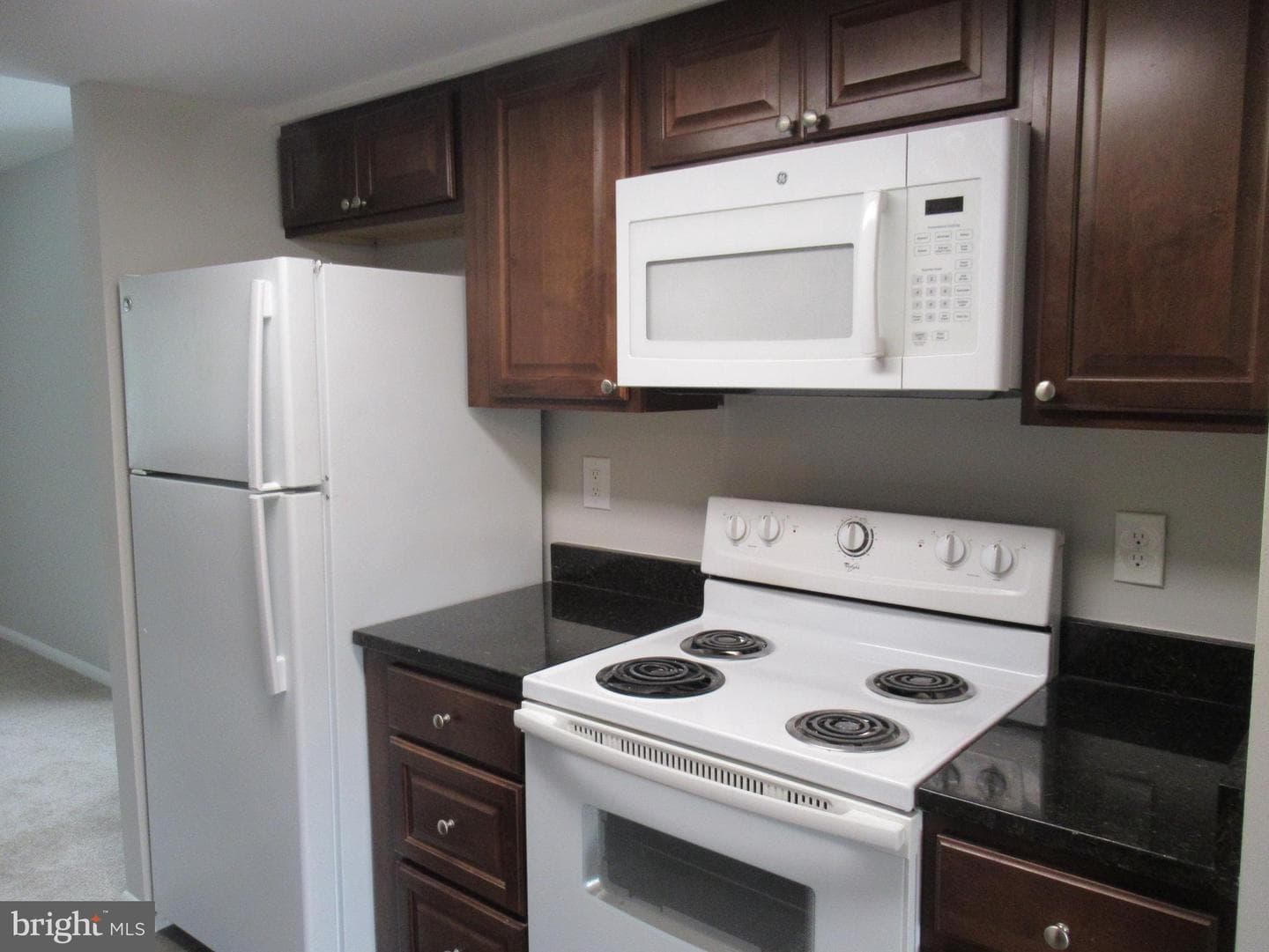 716 Giles Place photo 9