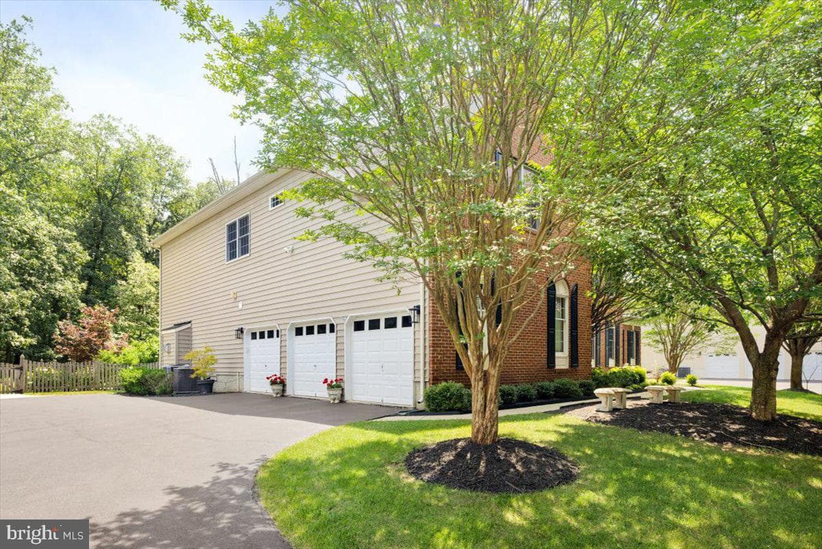 23284 Meadowvale Glen Court photo 3