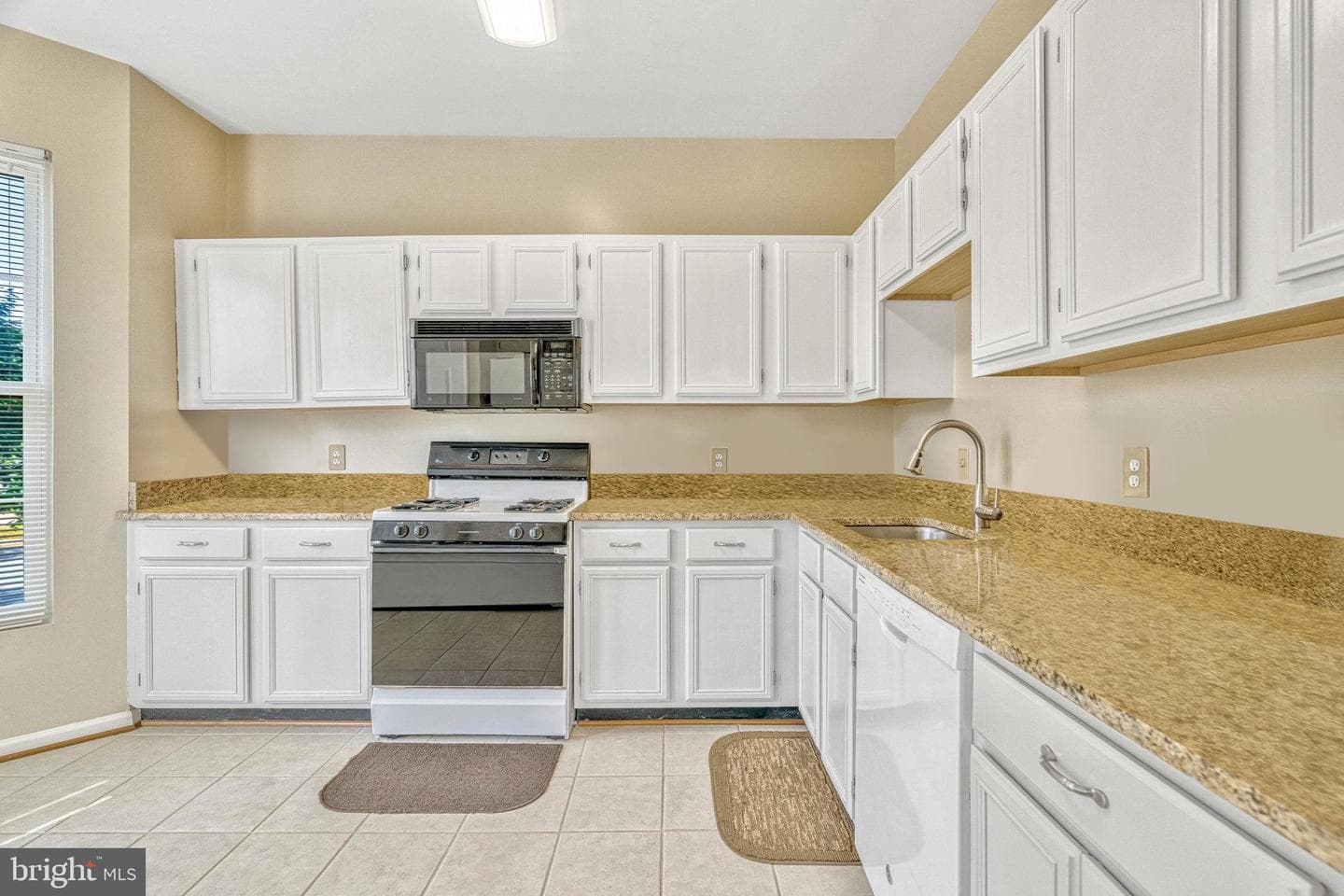20419 Riverbend Square #200 photo 14