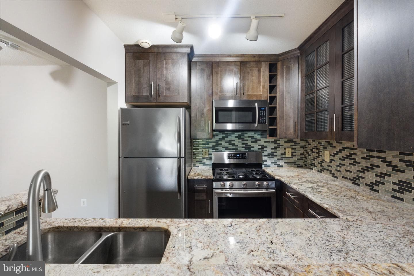 20273 Beechwood Terrace #203 photo 15