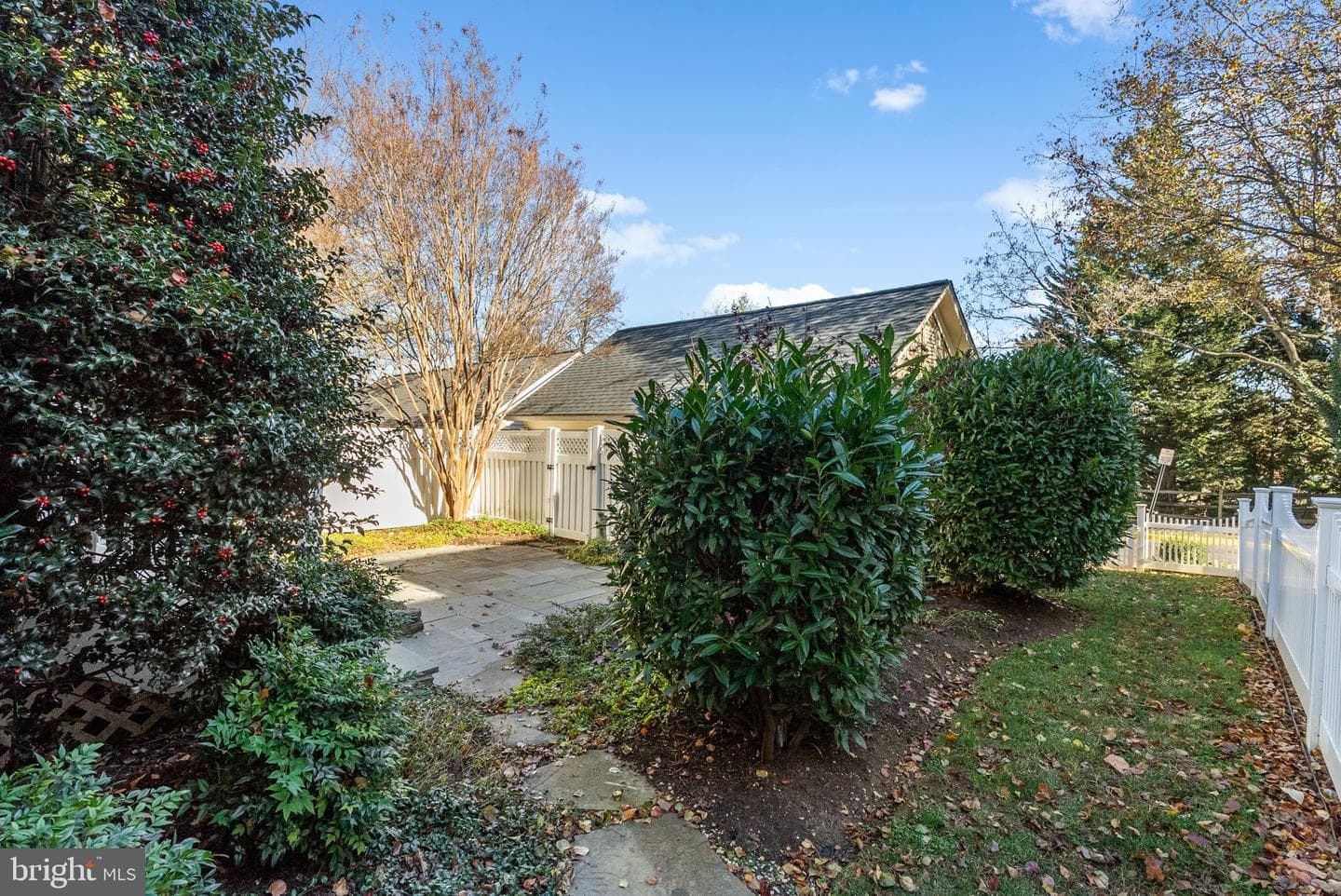 538 Gentlewood Square photo 95