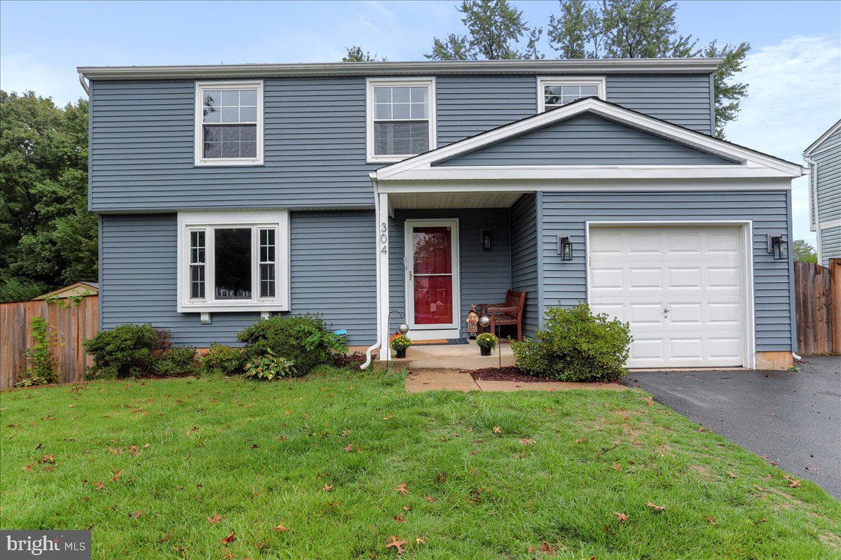 304 Appletree Drive NE photo 1
