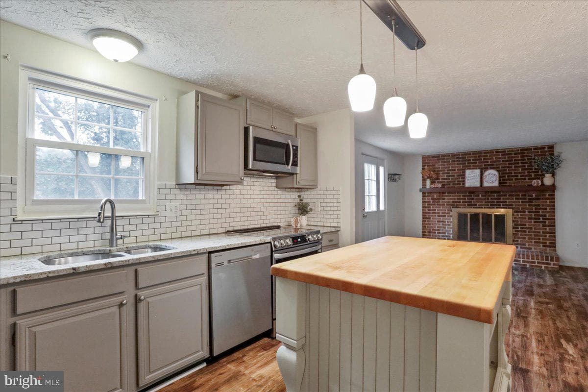 304 Appletree Drive NE photo 10