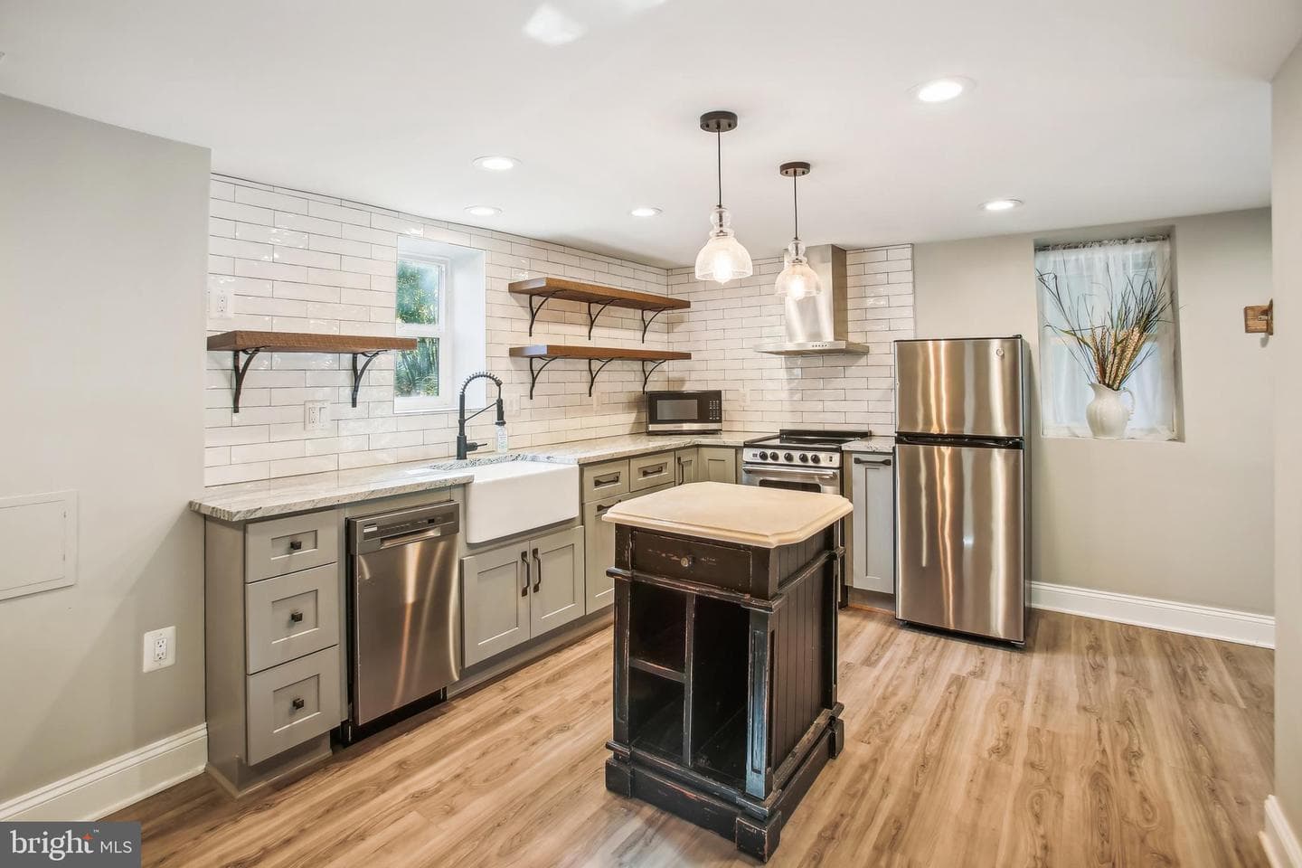 200 S Maple Avenue photo 29