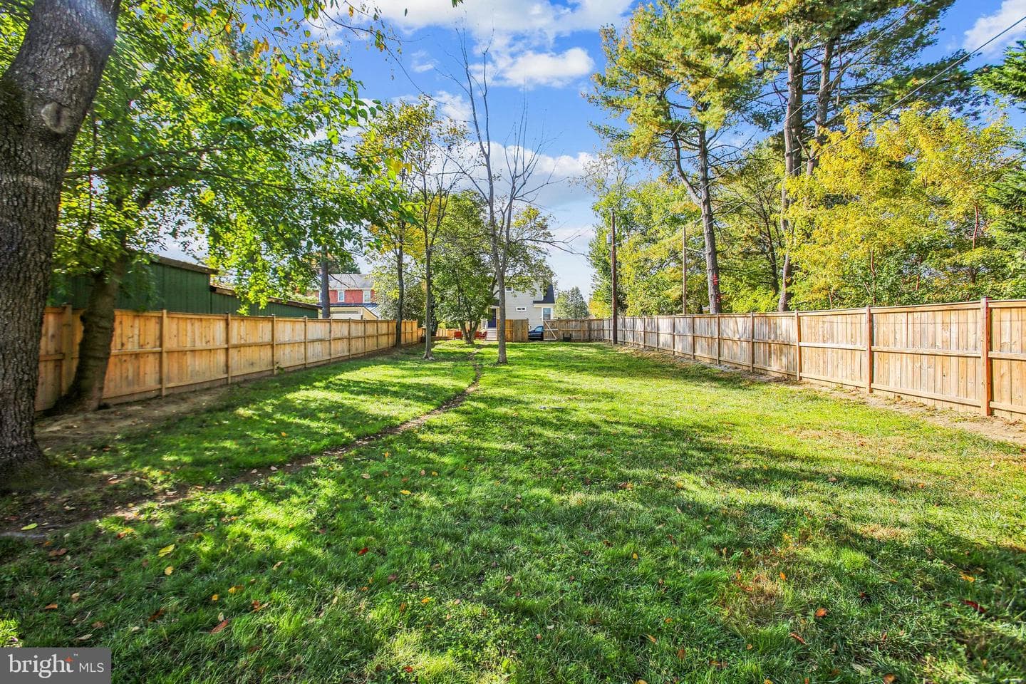 200 S Maple Avenue photo 34