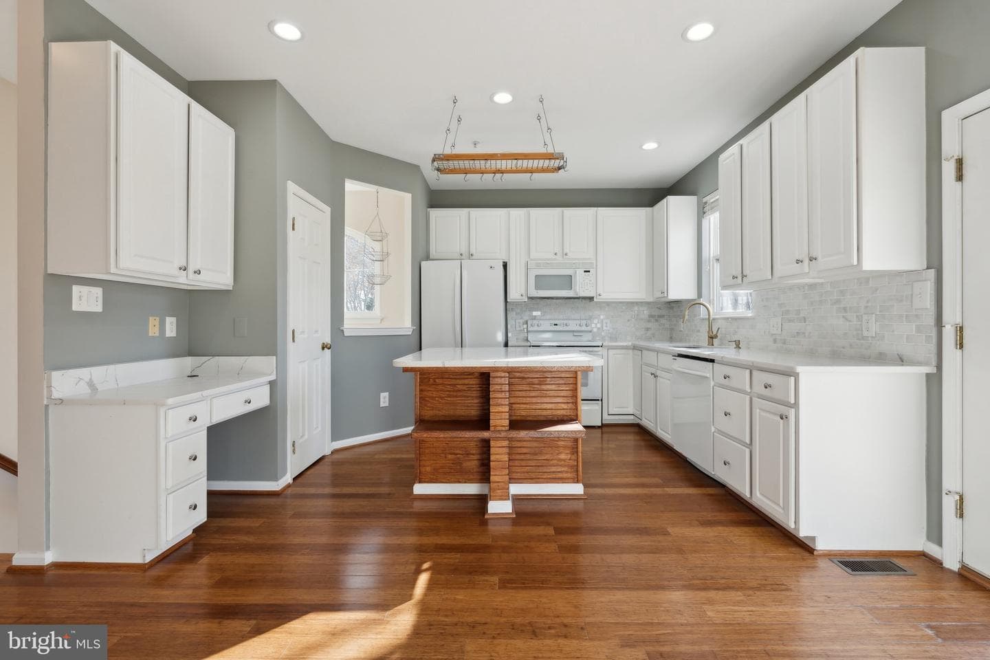 25314 Ashbury Drive photo 3