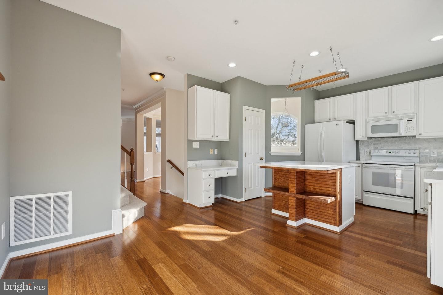 25314 Ashbury Drive photo 4