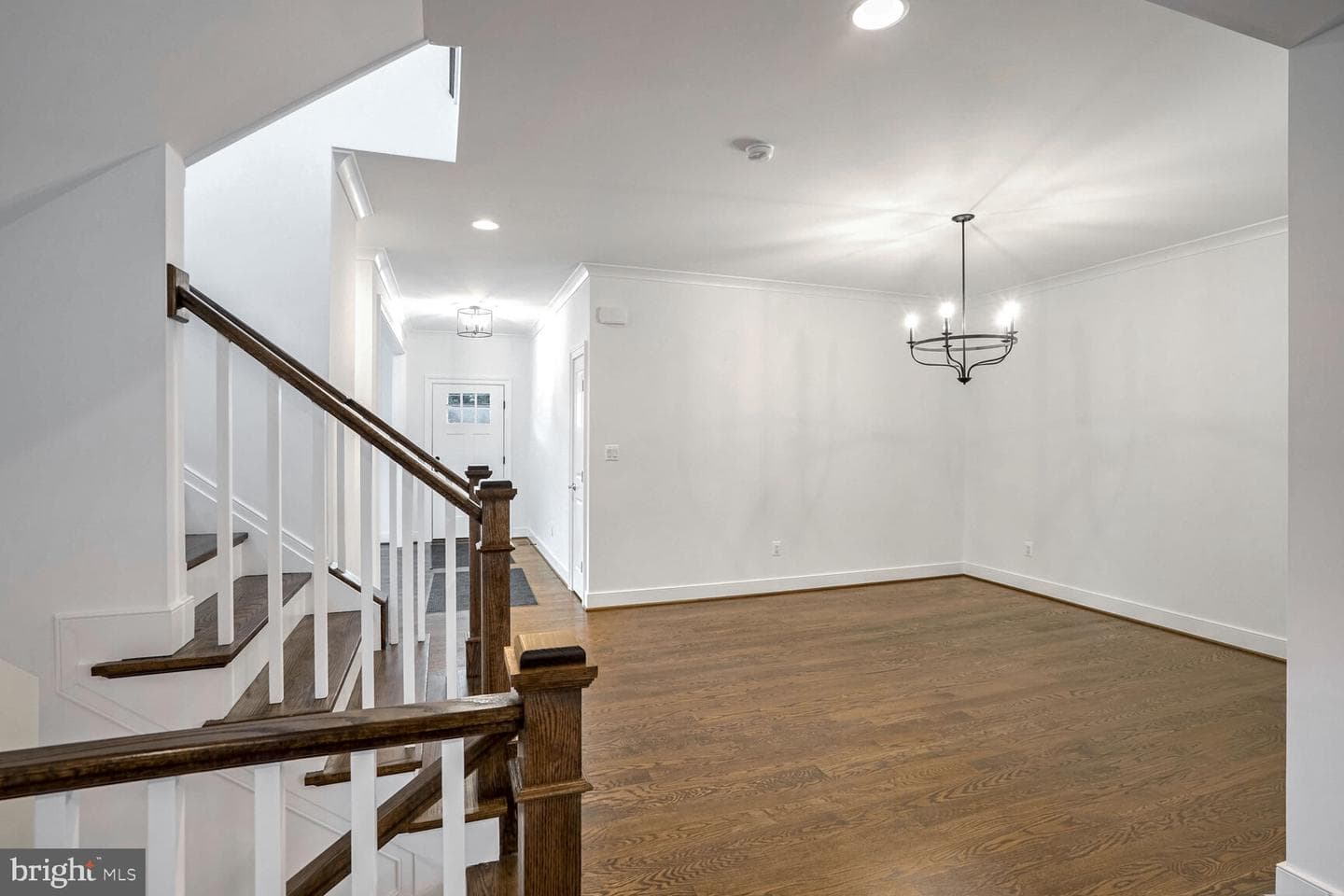 604 Martin Avenue photo 8
