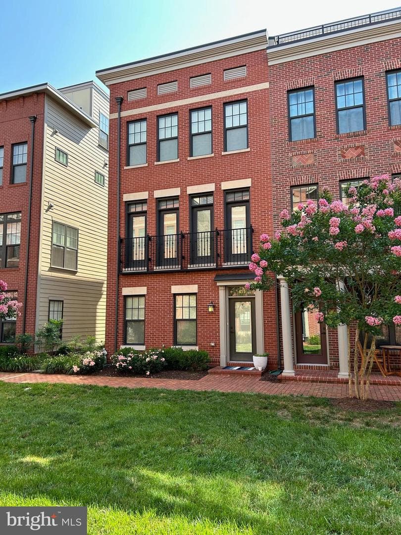 415 Bicksler Square SE photo 2