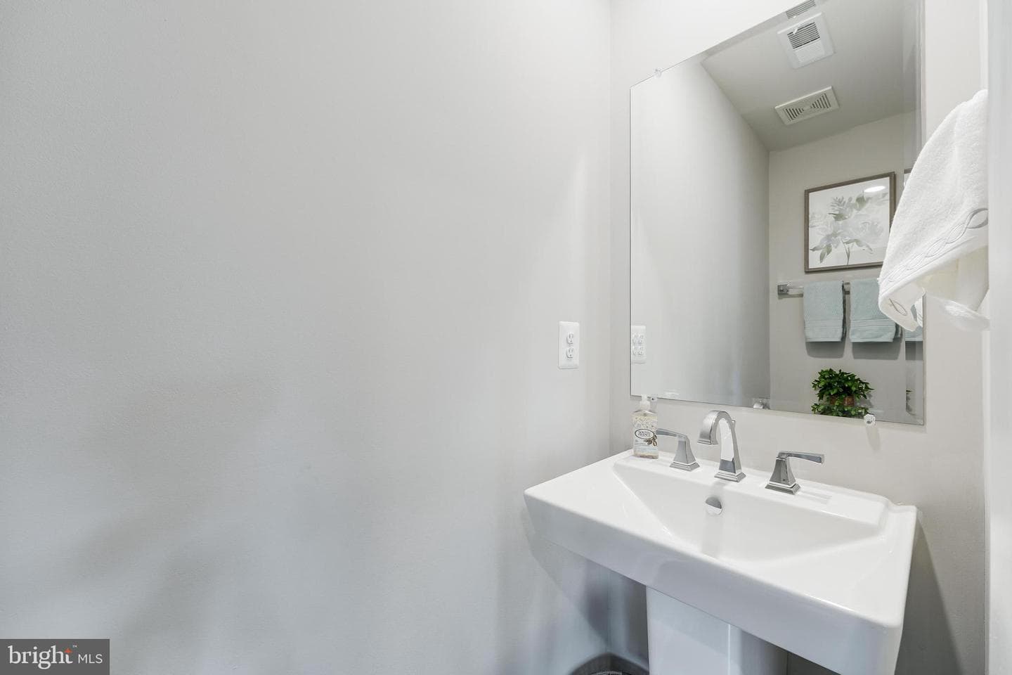 20464 Taft Terrace photo 6
