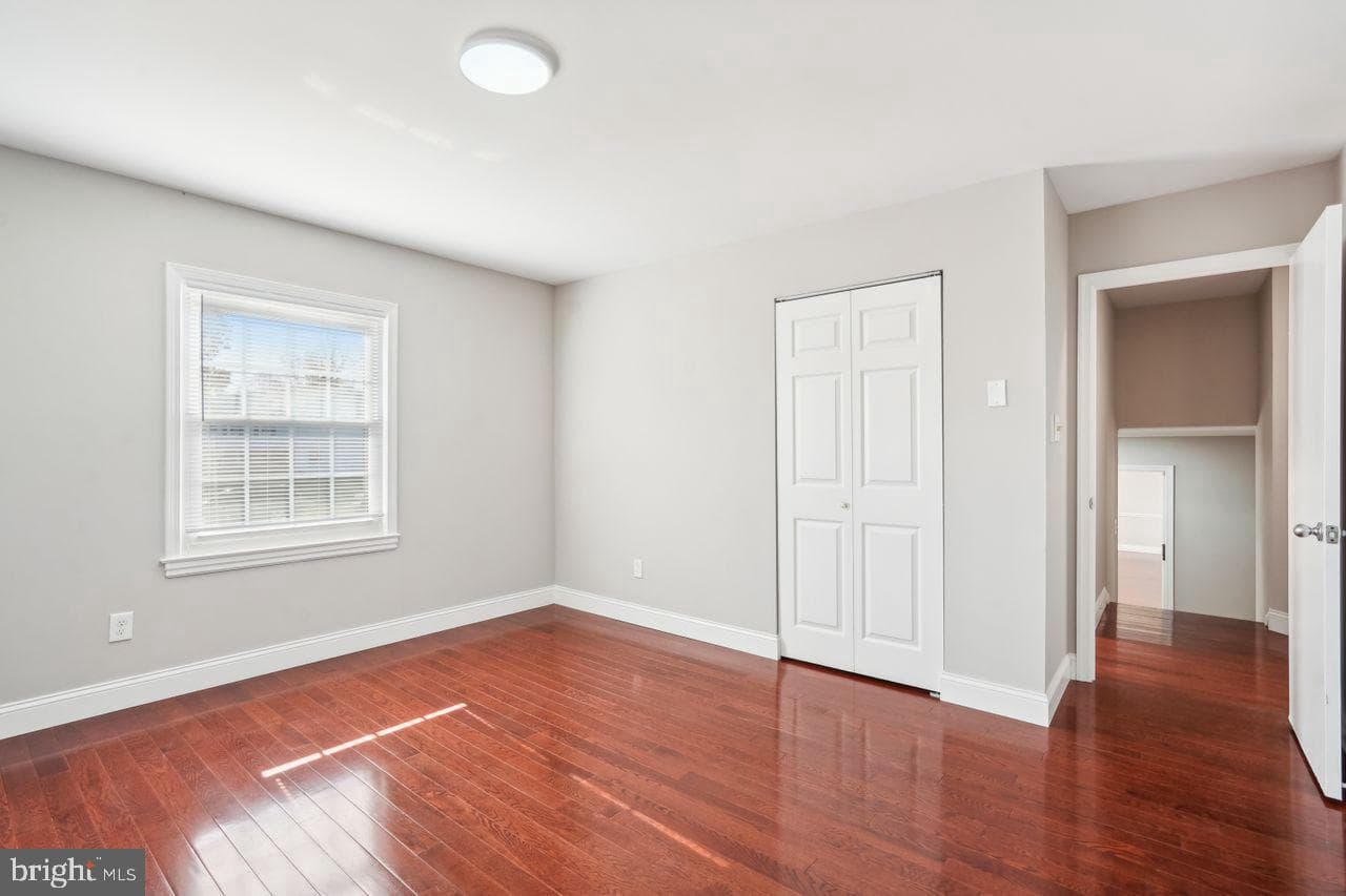 1105 E Holly Avenue photo 19