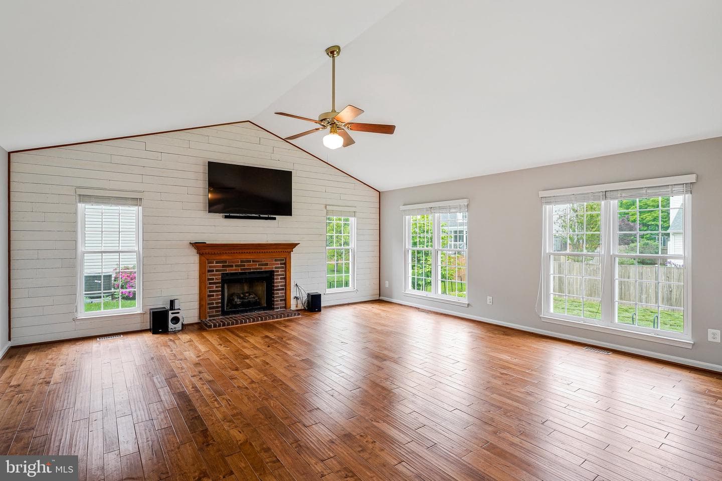 218 Foxborough Drive SW photo 13