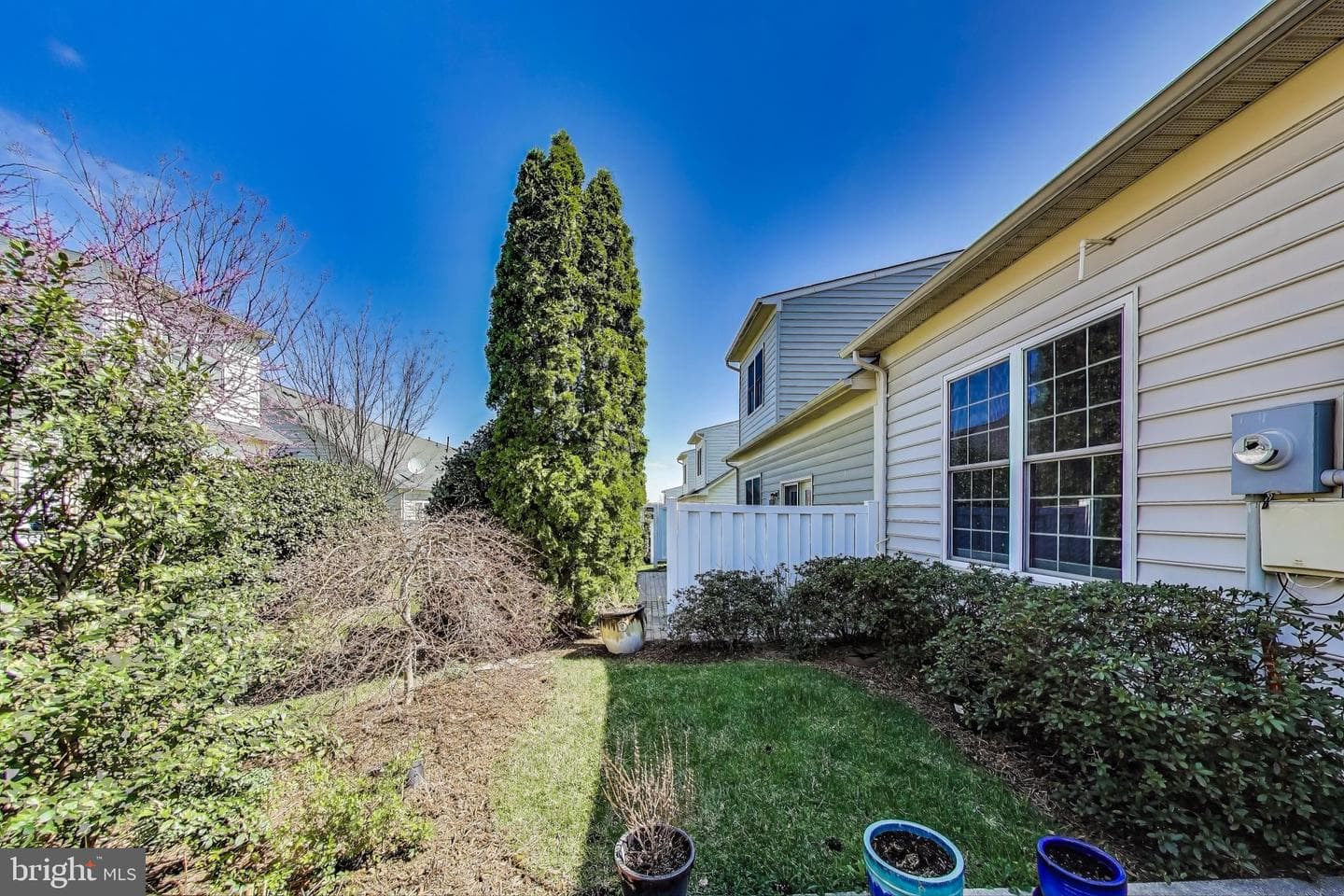 44360 Maltese Falcon Square photo 10
