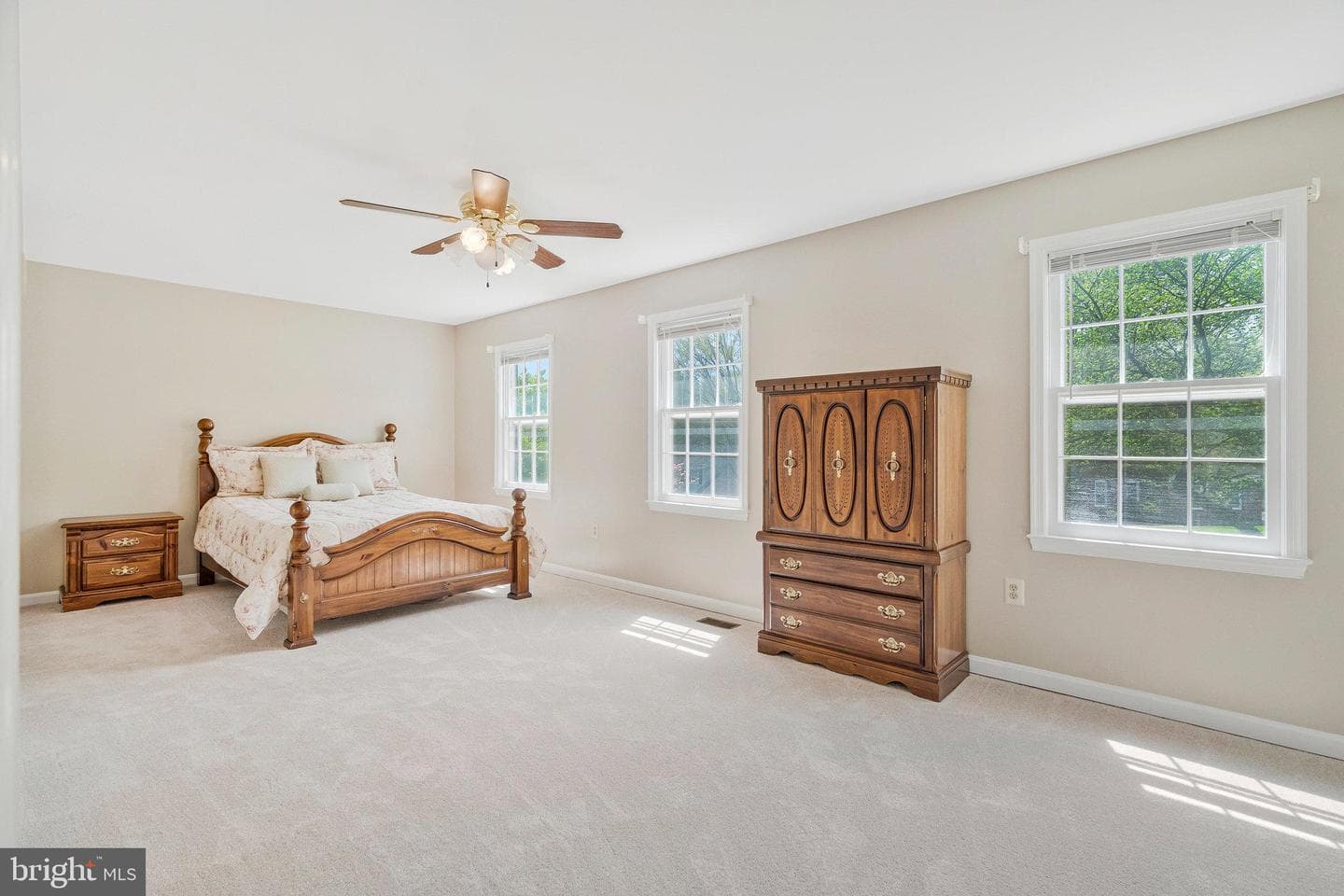 200 Hawkins Lane photo 15