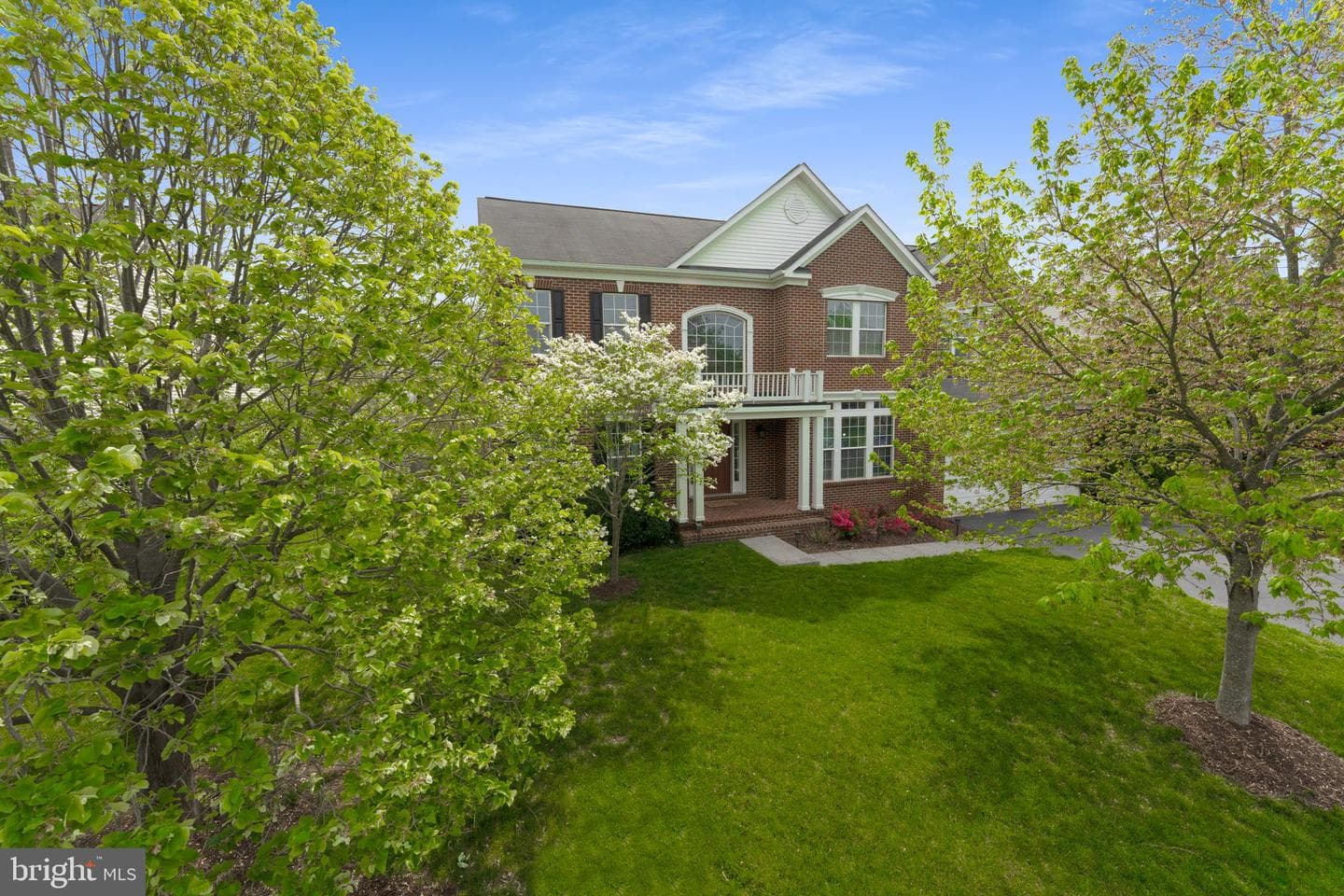 108 Roy Court SE photo 2