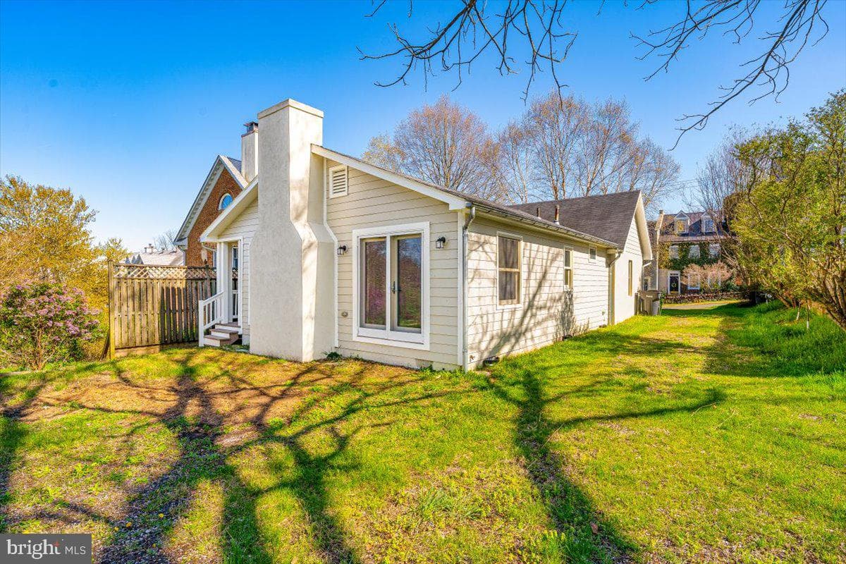 400 E Marshall Street photo 23