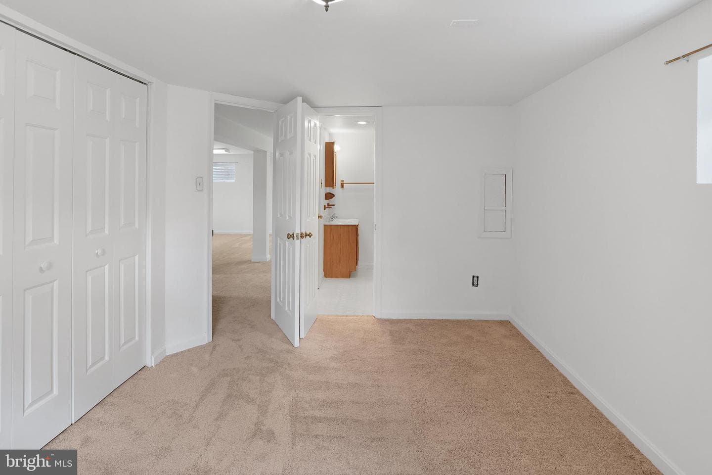 321 E E Street photo 28