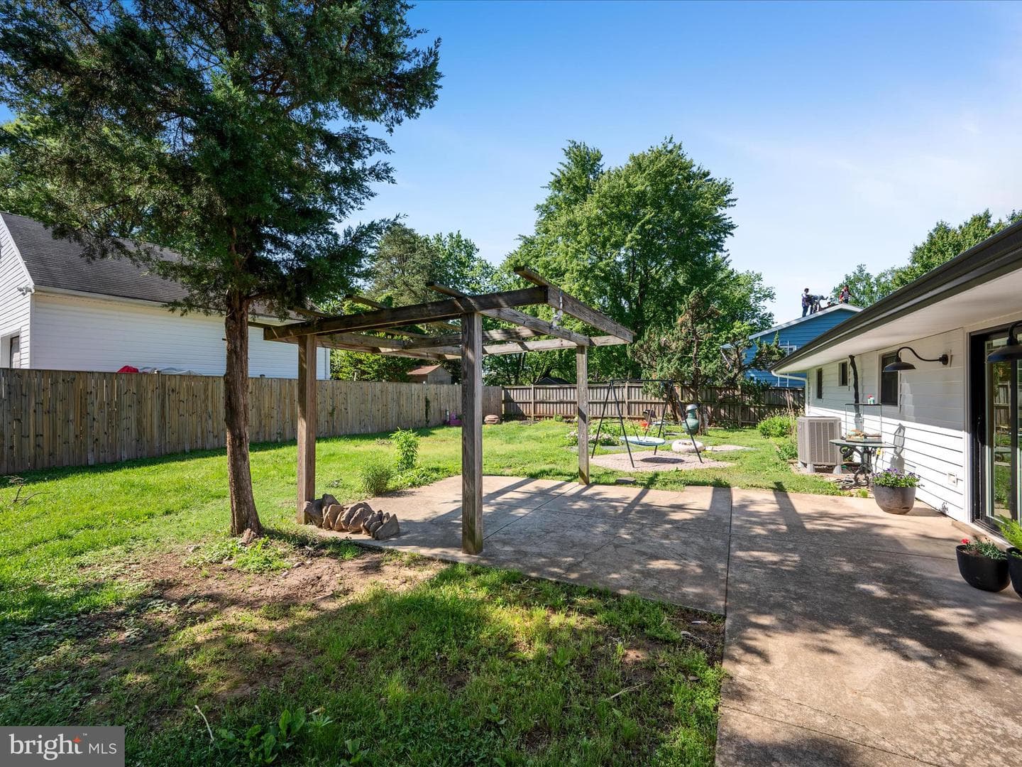 1904 N Amelia Street photo 30