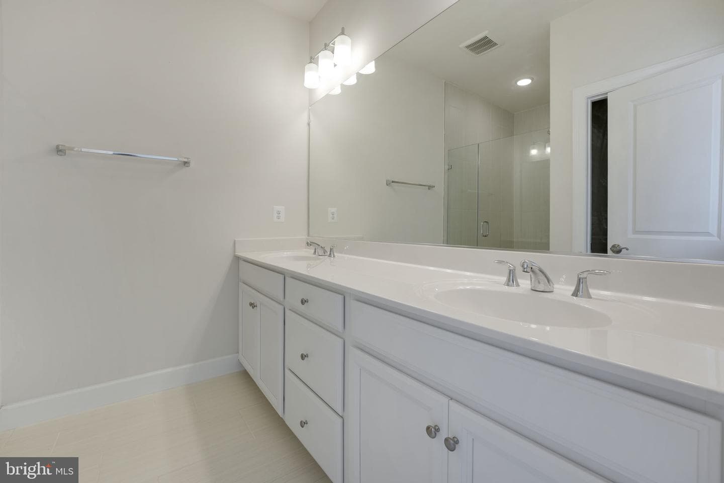 45399 Daveno Square photo 19