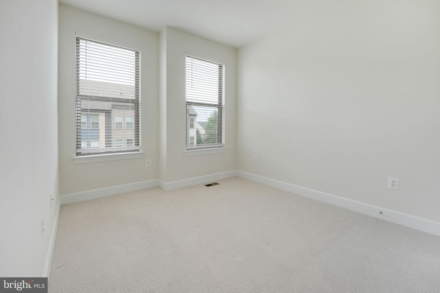 45399 Daveno Square photo 21