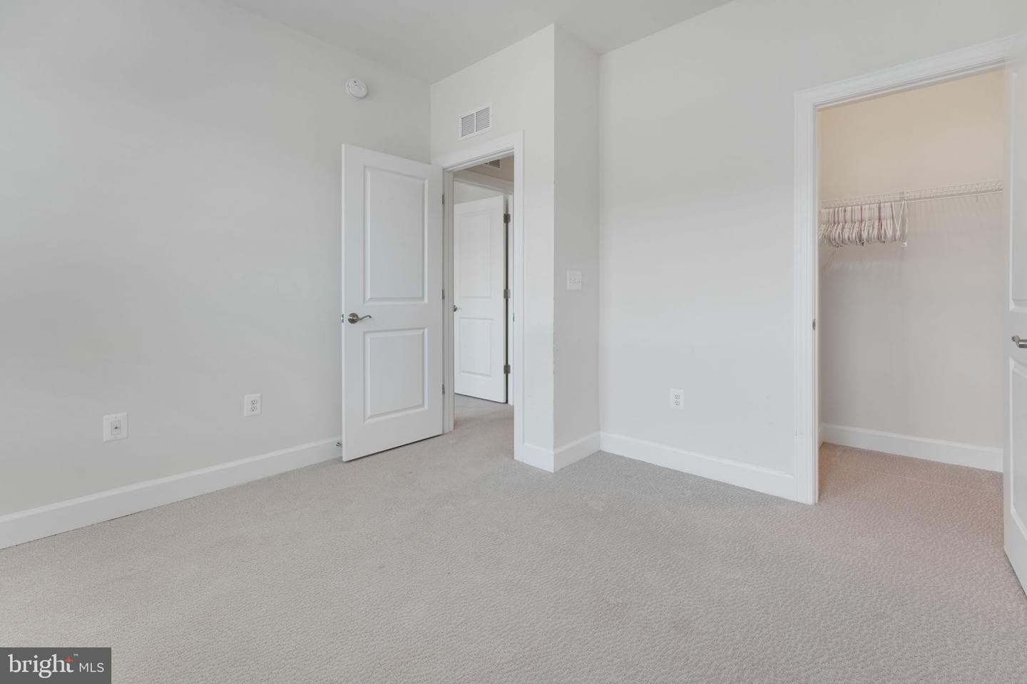 45399 Daveno Square photo 25