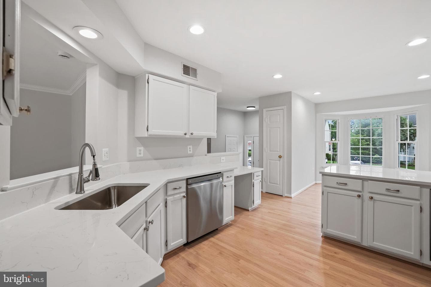 43150 Gatwick Square photo 9
