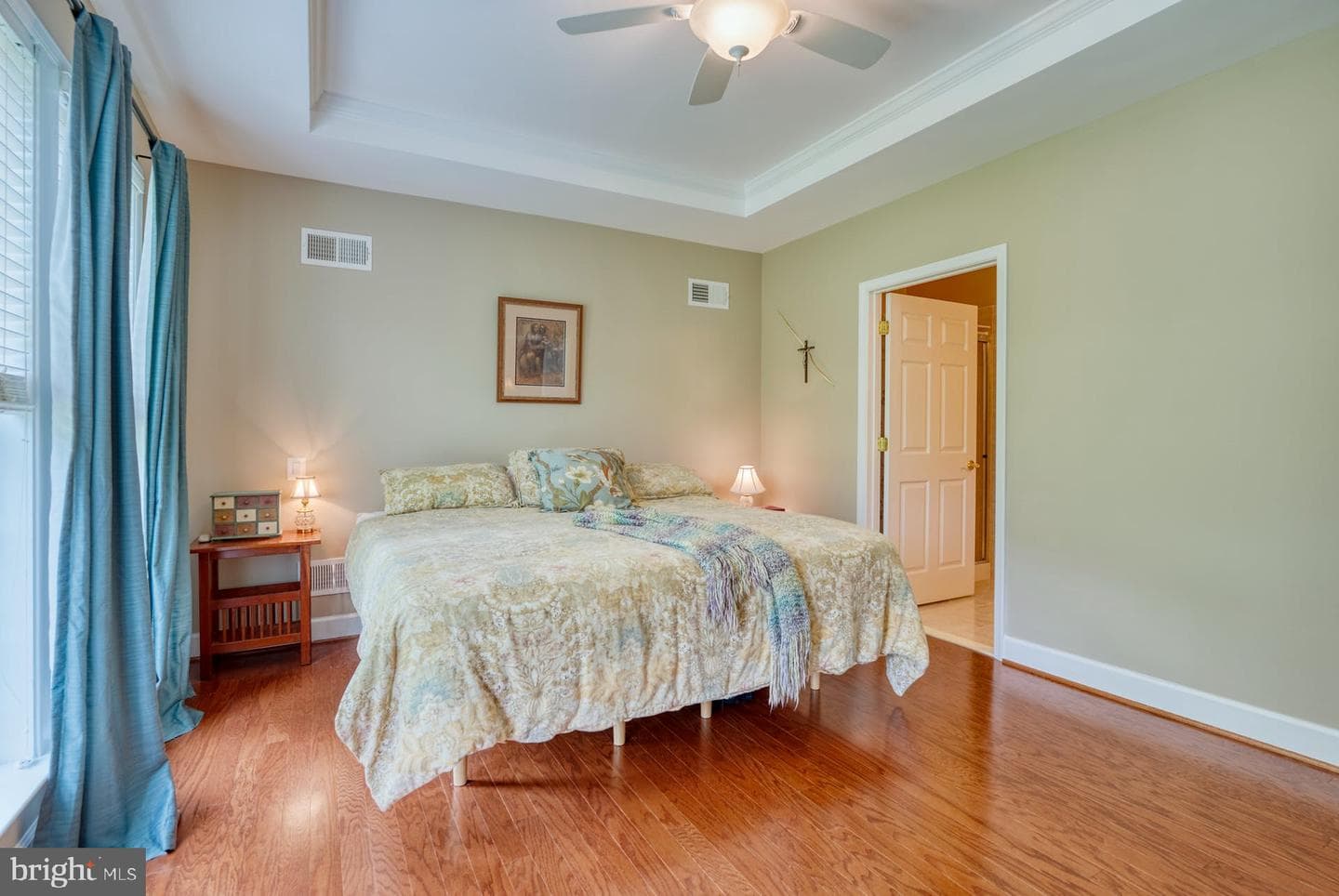 44458 Maltese Falcon Square photo 21