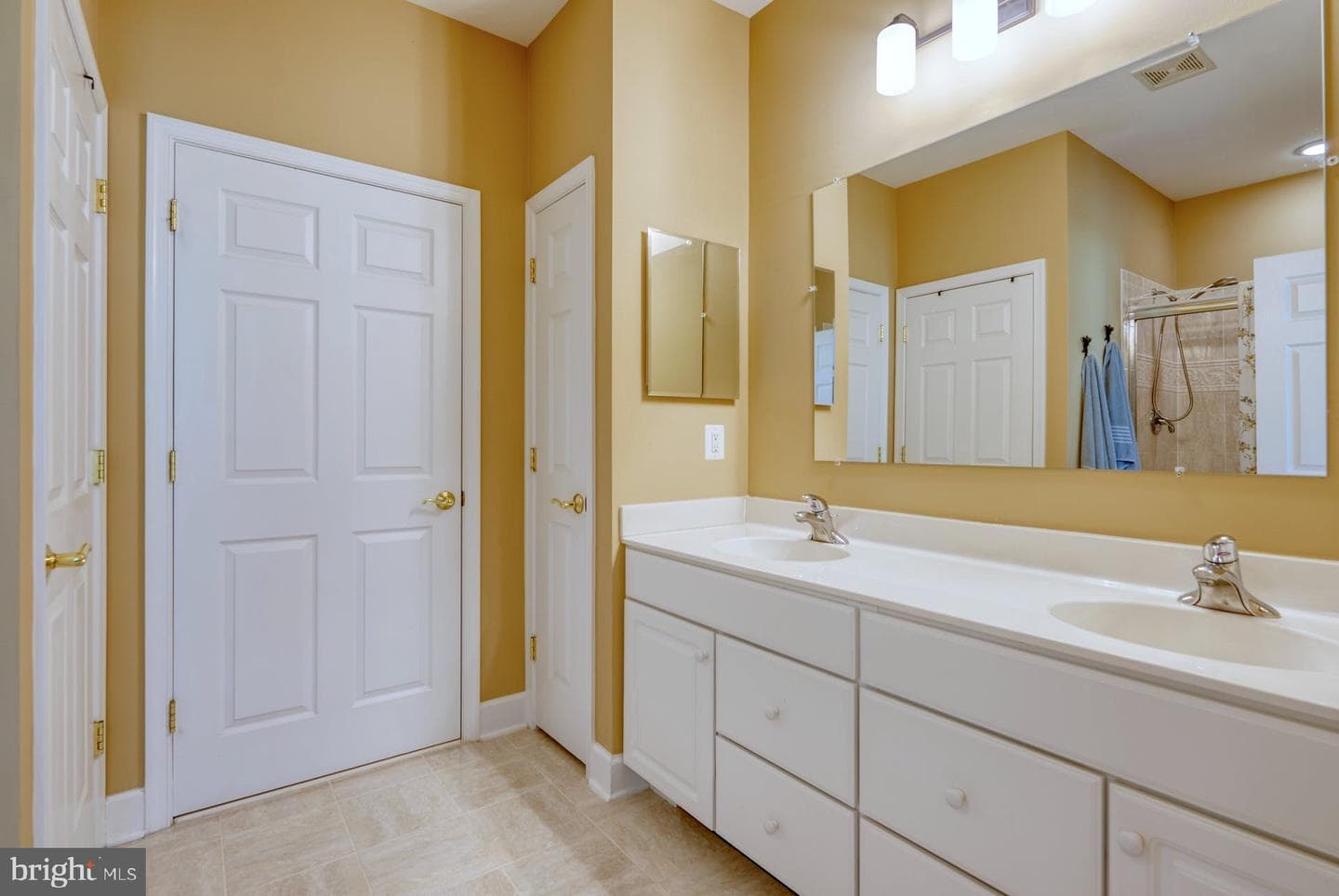 44458 Maltese Falcon Square photo 22