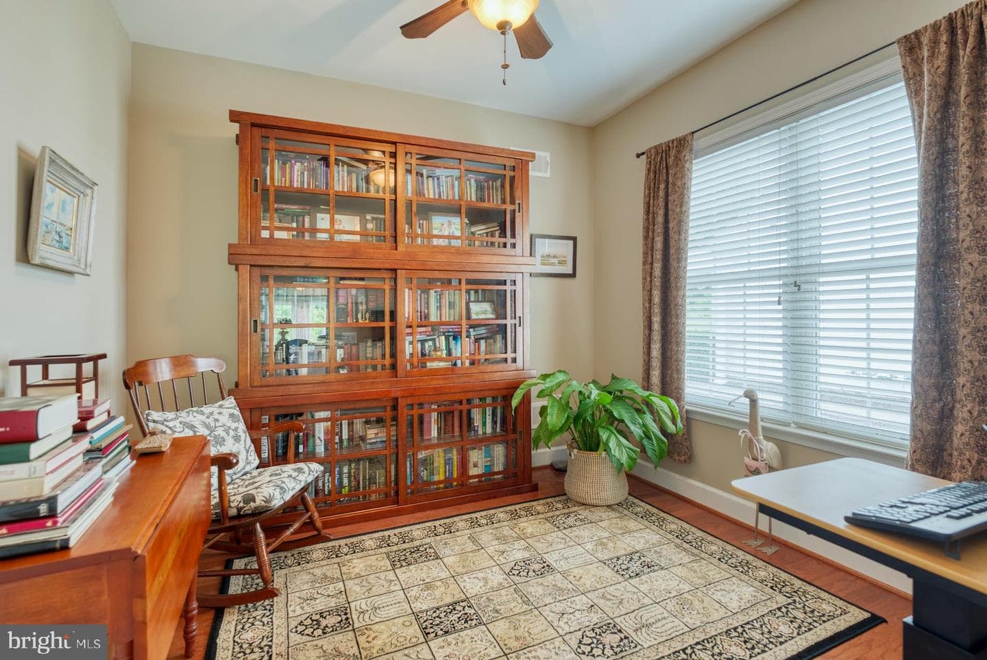 44458 Maltese Falcon Square photo 26