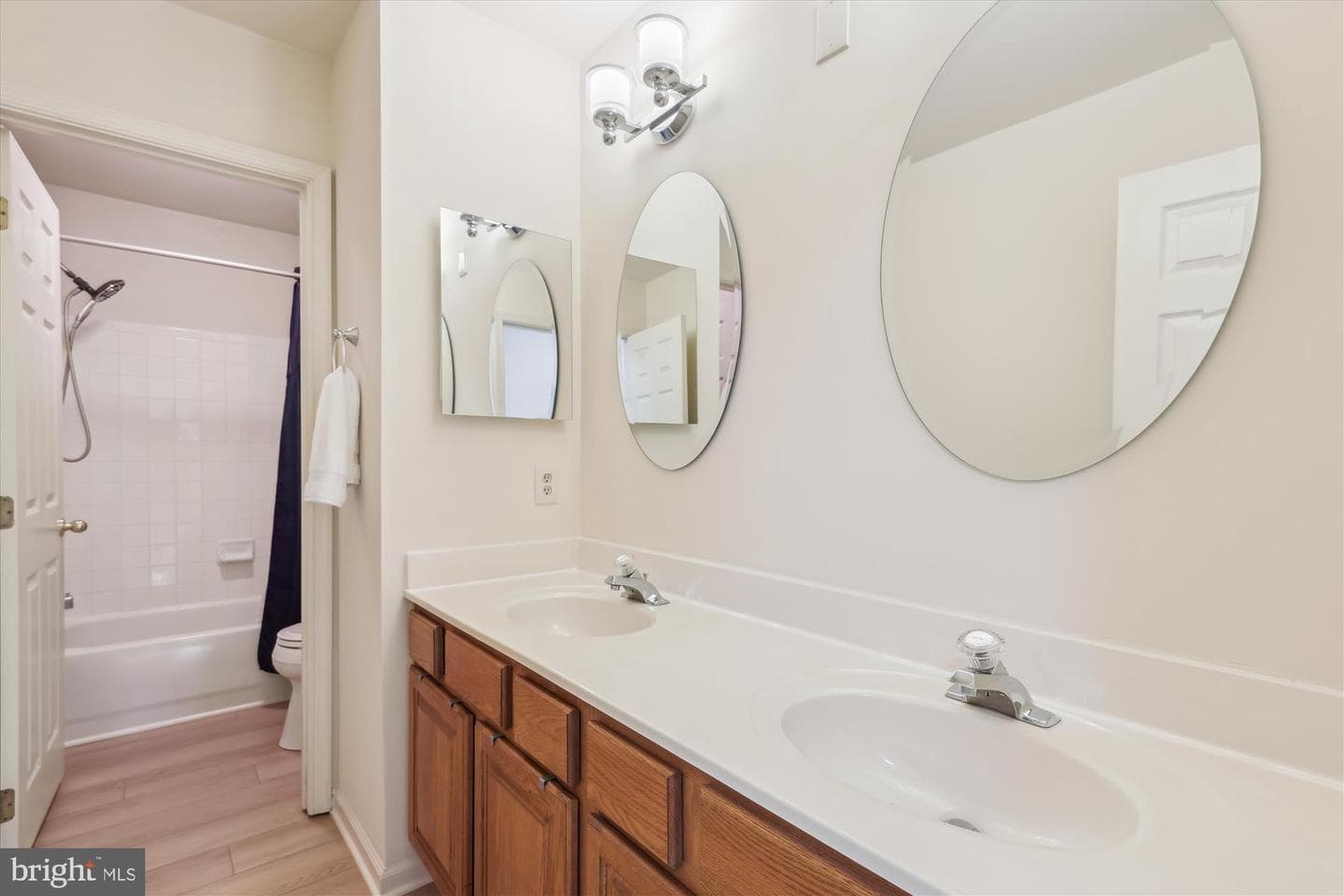 831 Macalister Drive SE photo 27