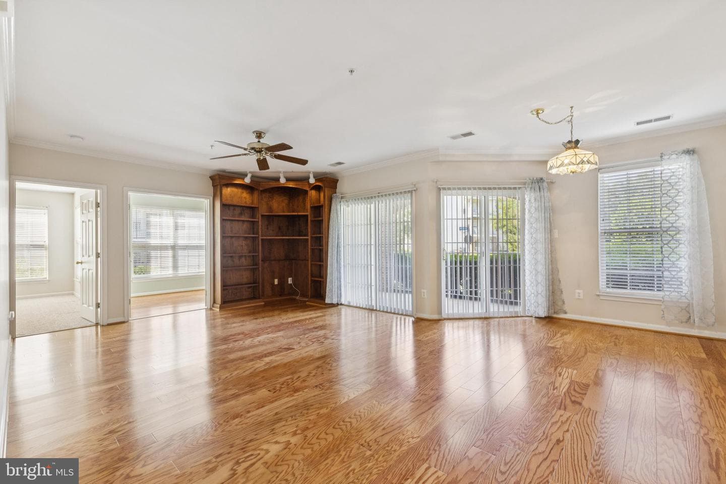 25272 Riffleford Square #104 photo 3