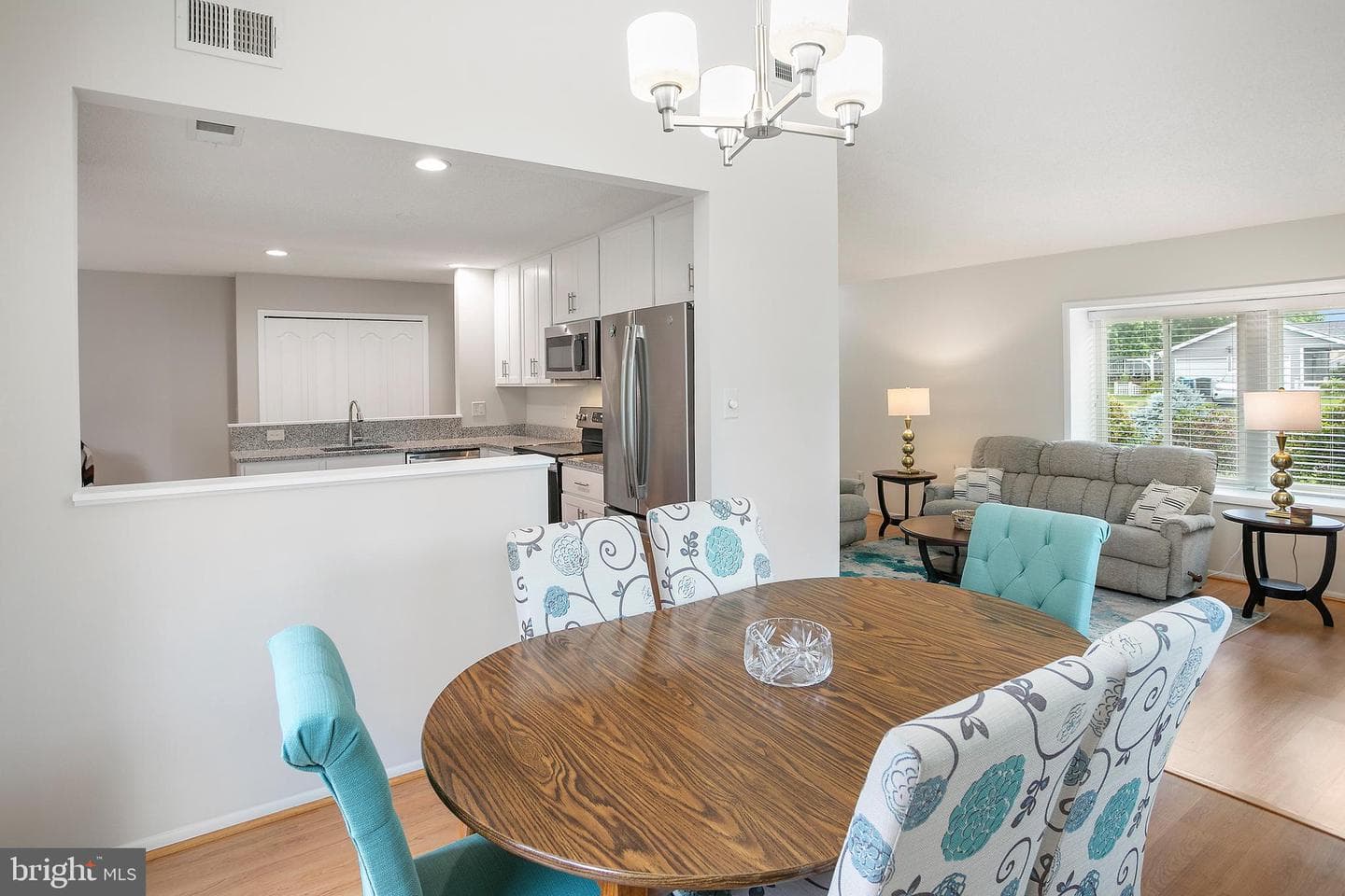 261 E Juniper Avenue photo 6