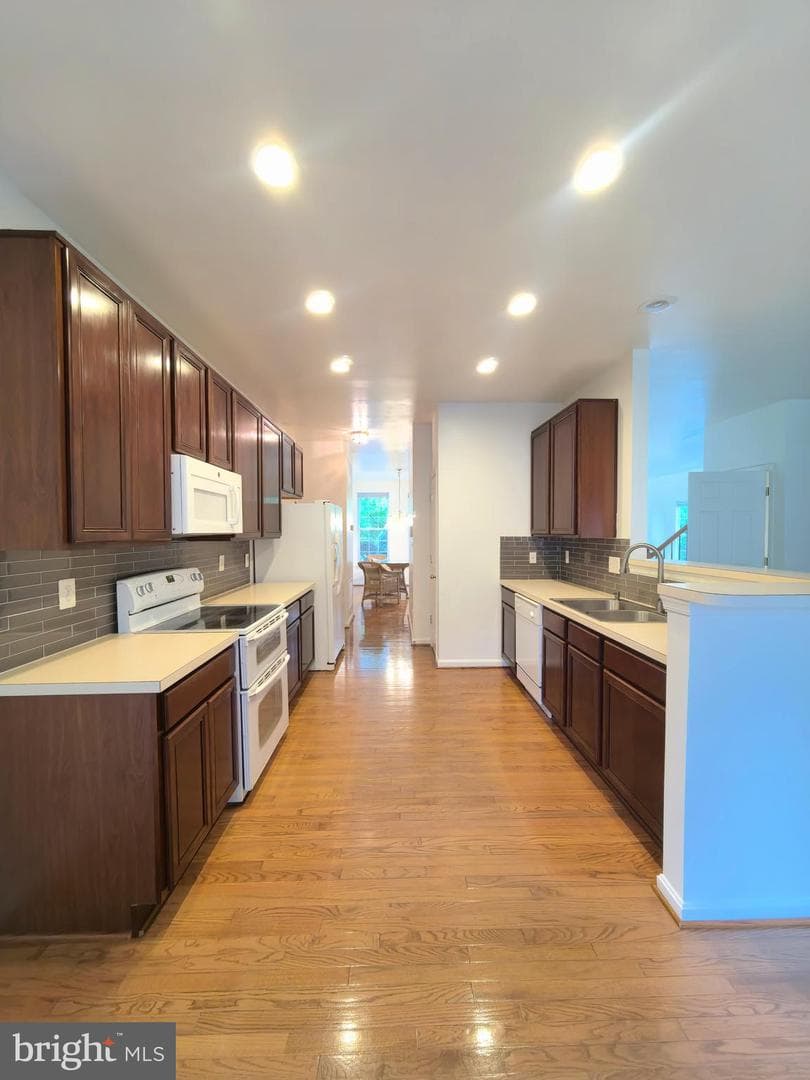 35547 Sarasota Street photo 9