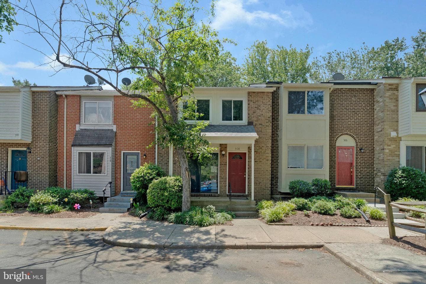 308 Sanderson Drive photo 2
