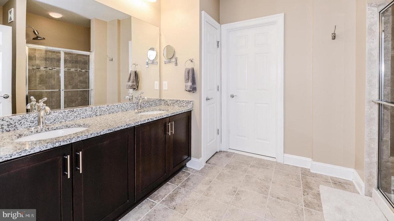 42823 Burrell Square photo 14
