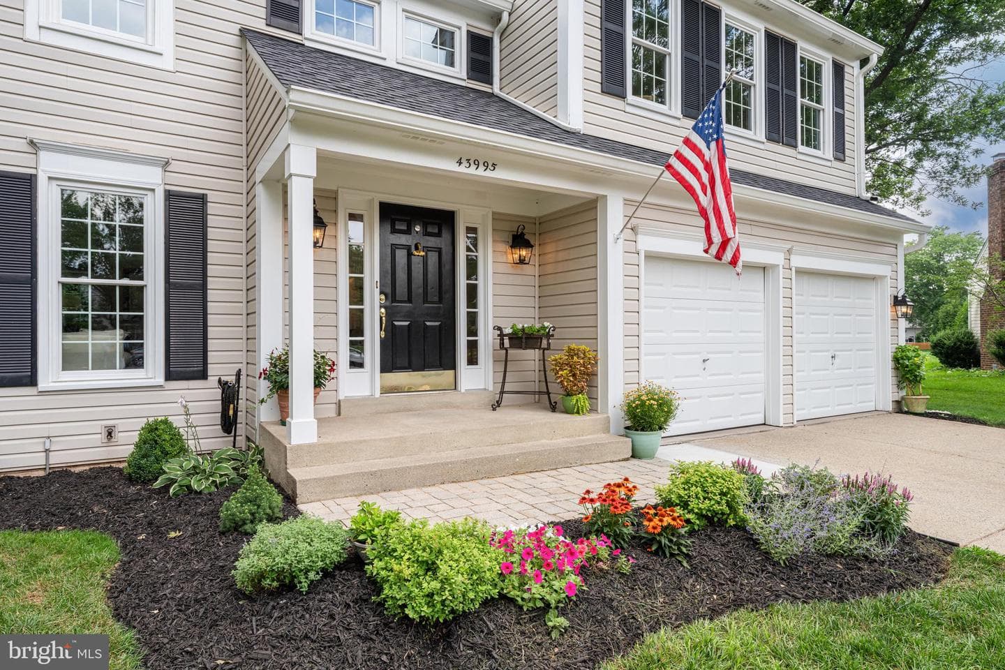 43995 Urbancrest Court photo 1