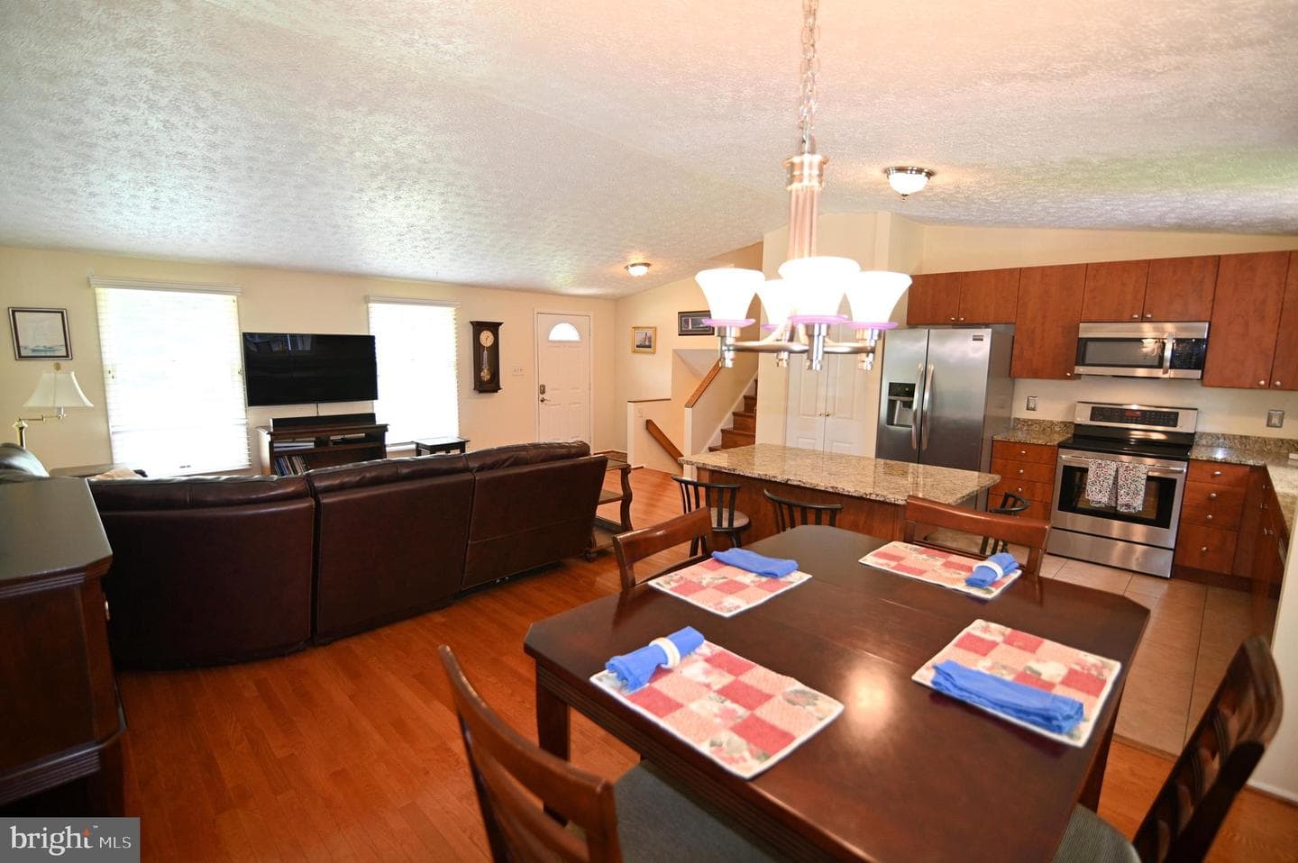 104 Silverleaf Court photo 33