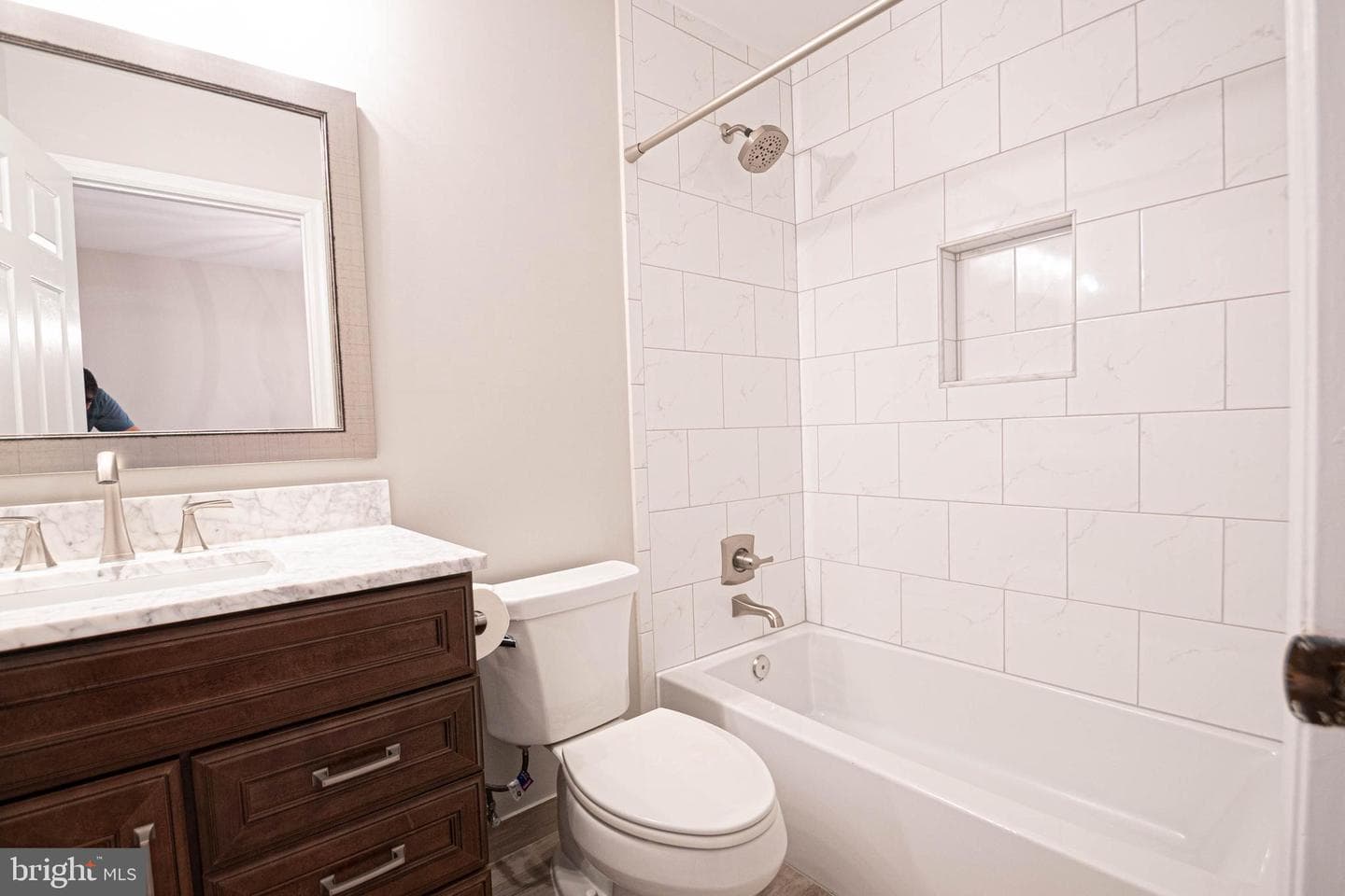 21923 Myrtlewood Square photo 28