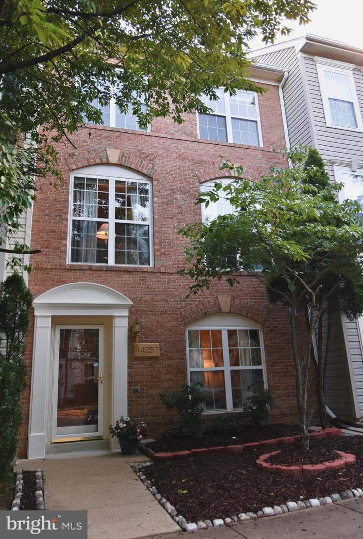 44257 Suscon Square photo 1